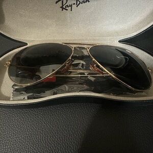 Ray-Ban Classic Gold Frame Black Lens Aviator Sunglasses